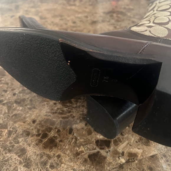 Gorgeous Coach signature riding boots - Picture 3 of 8